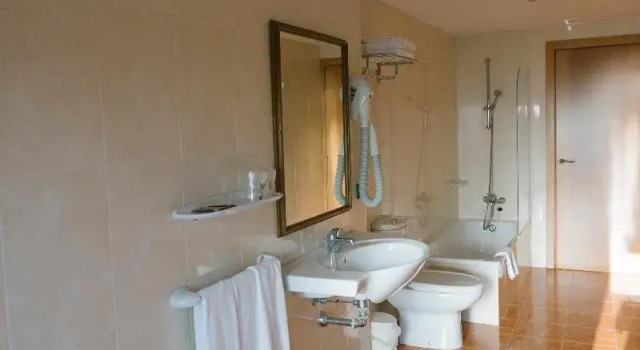 Четырёхместный номер Comfort Hotel O Castro