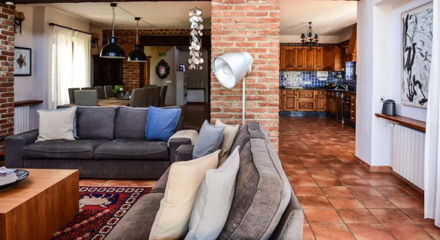 1144 Villa la Perla
