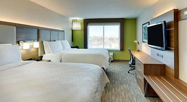 Четырёхместный номер Standard Holiday Inn Express Hotel & Suites Mankato East by IHG
