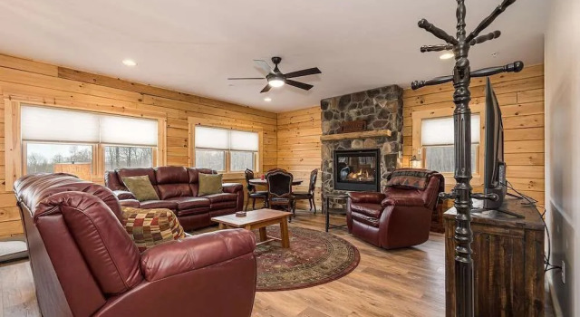 John's Place by Taylor Made Deep Creek, Book Feriehus Hoteller i Maryland med parkering, Parkering