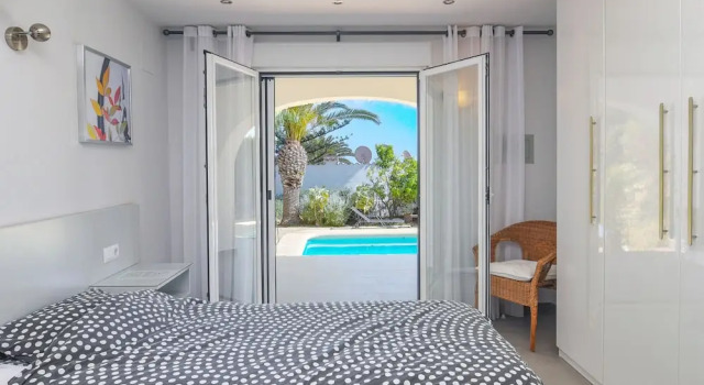Beautiful 8-persn Villa in Moraira, Large Terraces and Heated Swimming Pool; Unique View, Забронировать Вилла Benimeit 