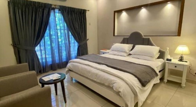 Luxury guest house bahria, Book Pension Hoteller i Rawalpindi med parkering, Parkering