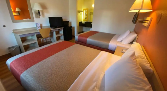 Четырёхместный номер Standard Motel 6-Flagstaff, AZ - West - Woodland Village