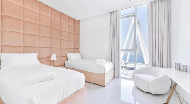 Spectacular 3 BR condo with maids room facing the Dubai Eye, Забронировать Апартаменты/квартира Отели Эмирата Дубая с парковкой, рядом с Jumeirah Beach Residence Tram Station 2, Парковка
