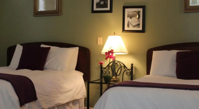 Четырёхместный номер Standard El Rancho Motel