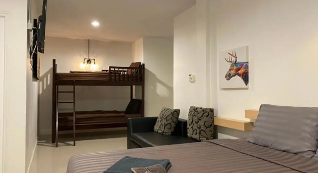 M Hostel and Cafe