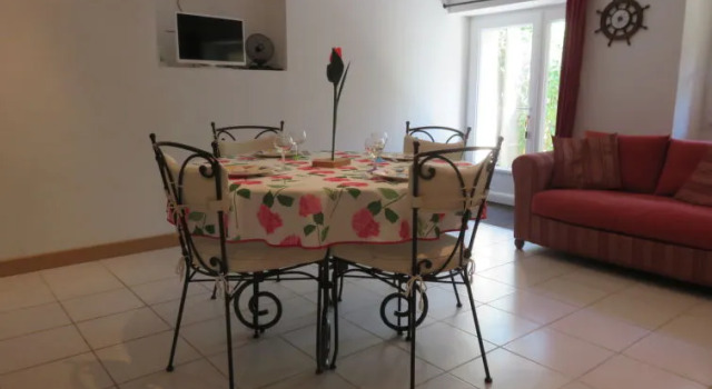 Holiday Home Gîte du Linon, Varaa Hotelli Hotellit Côtes-d'Armor pysäköinnillä, Pysäköinti