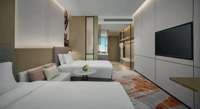 Четырёхместный номер Premium Crowne Plaza Wuhan Tianhe Airport by IHG