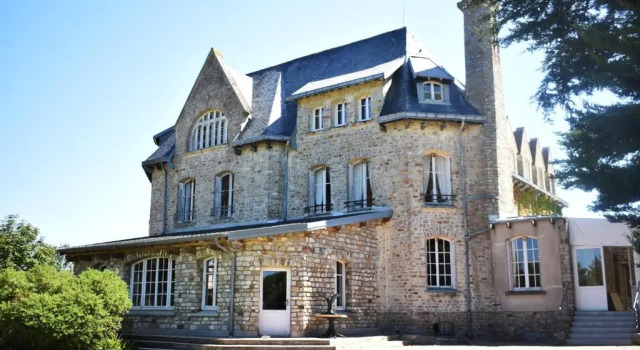 Chateau de Surville, Забронировать Отель  