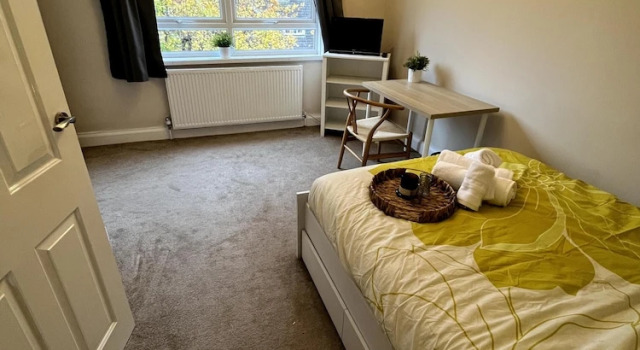 2 Bed Flat - 9-12 Mins to Central London Sleeps 4, Varaa Huoneisto Asunnot kohteessa Merseyside, Huoneisto