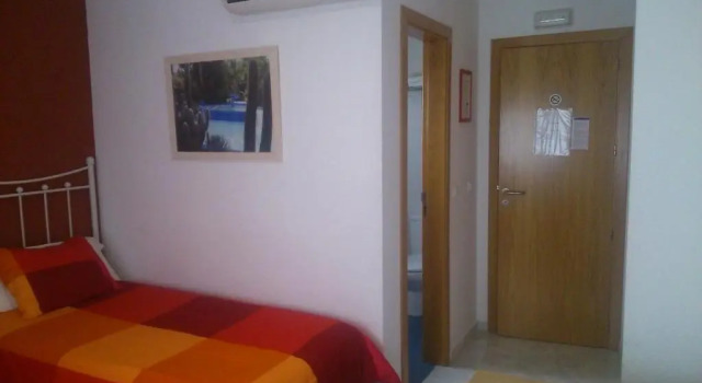Hostal Monteluna, Забронировать Отель Отели Муниципалитета Уэльва 3 звезды, 3*
