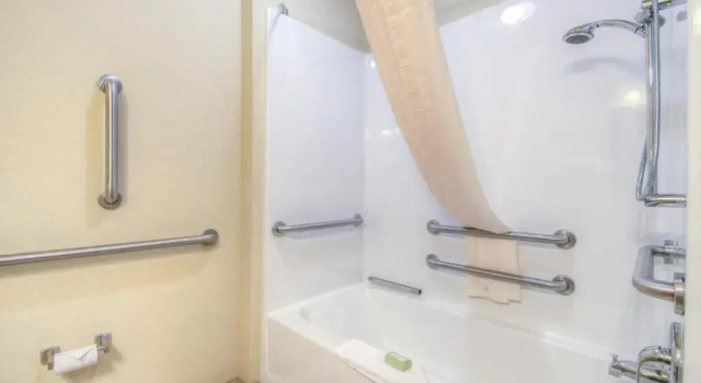 Standard Neljän hengen huone Cobblestone Inn & Suites