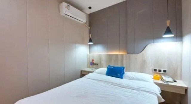 Люкс Comfort Pebble Motel Cloud Hotel (Chaohu Wanda Plaza)