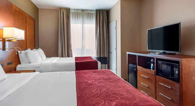 Четырёхместный люкс Comfort Suites Florence Shoals Area