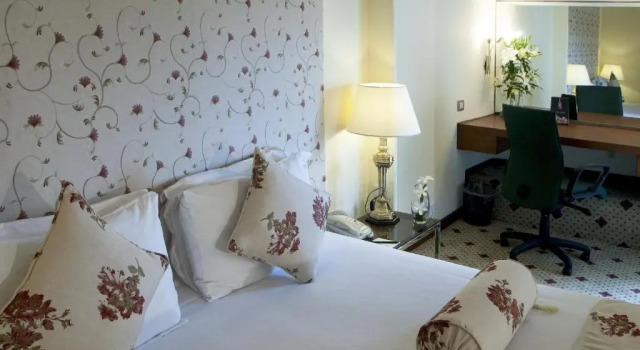 Deluxe suite Avari Lahore Hotel