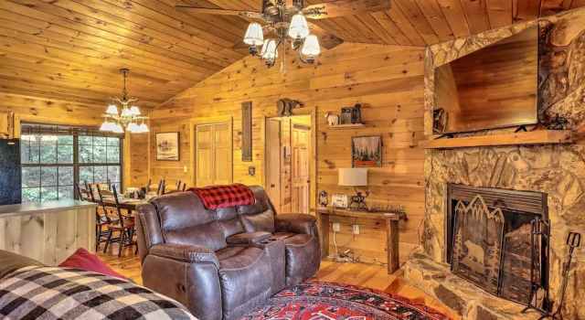 Cozy Cherry Log Cabin ~ 10 Mi to Mercier Orchards, Reserva ahora Hotel Cherry Log Georgia