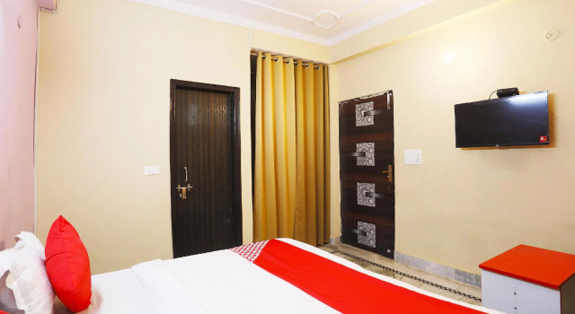 Oyo 42405 Hotel Diamond, Забронировать Отель Отели Индирапурам 3 звезды, 3*