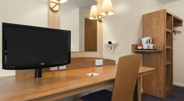 Days Inn by Wyndham Cannock Norton Canes M6 Toll, Book Hotel Cannock Staffordshire