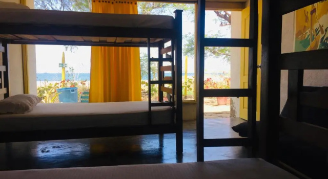 Кровать в общем номере Playa del Ritmo Beach Hostel & Bar
