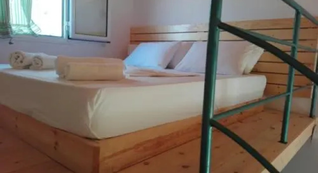 Toneas Houses, Varaa Hotelli Himare Vlorë County