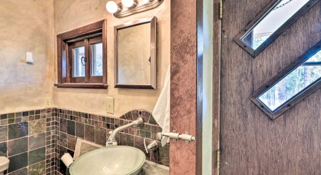 Коттедж Charming Leadville Retreat w/ Private Hot Tub