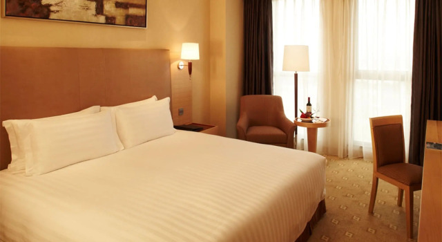 Regal Jinfeng Hotel, Rezerwuj Hotel Hotele w Pudong z parkingiem, Parking
