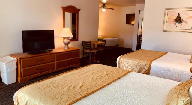 Семейный люкс St. George Inn and Suites