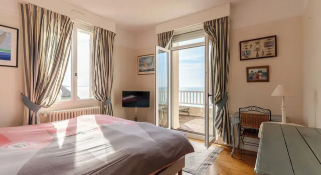 The Benervilloise Villa With its Feet in the Water, Réserver Villa Benerville-sur-Mer Normandie