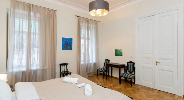 Precious 2 Bedroom apt In The Heart Of Tbilisi, Забронировать Отель Вера Тбилиси, рядом с Tеатр имени Марджанишвили