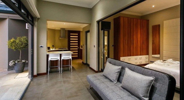 Sonas Boutique Guest House, Забронировать Гостевой дом Отели Оудсхорн с парковкой, рядом с ArtKaroo Art Gallery, Парковка