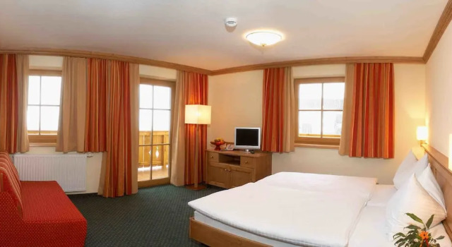 Семейный номер Standard с балконом Berghotel Alpenklang