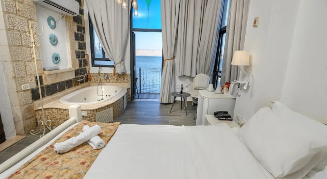 Люкс с балконом и с видом на озеро Shirat Hayam Boutique Hotel