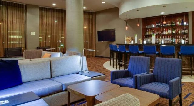 Люкс Courtyard Republic Airport Long Island/Farmingdale