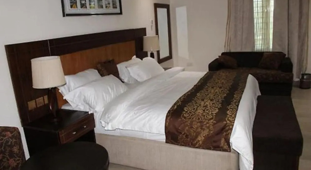 Номер Deluxe De Brass Suites Hotel