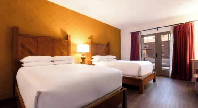 Четырёхместный номер Deluxe с видом на бассейн Eldorado Hotel and Spa