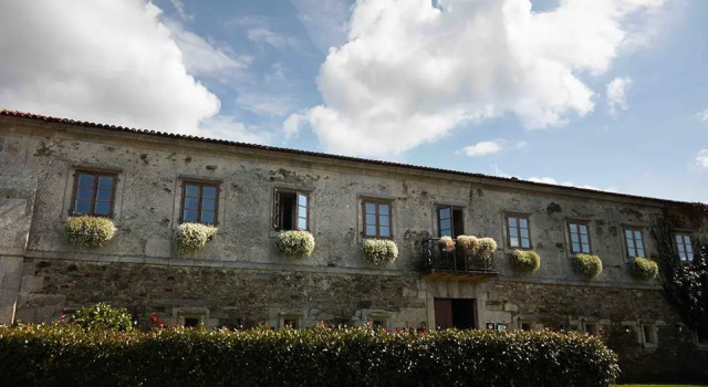 Rectoral de Cines, Prenota Hotel Oza-Cesuras Galizia