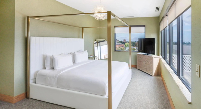 Люкс с 2 комнатами с балконом The Strathallan Rochester Hotel & Spa, Tapestry by Hilton