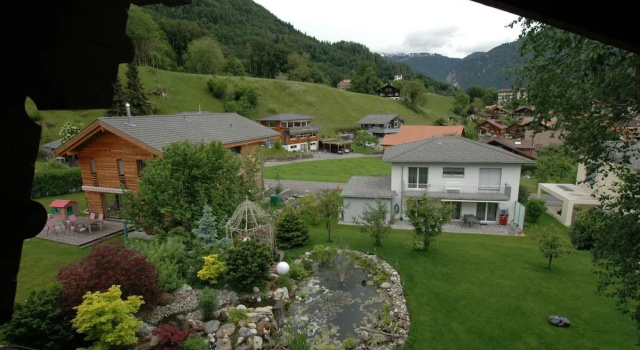 Коттедж Pristine Home in a Charming Village, Large Grassy Sunbathing Area, View of the Mönch and Jungfrau