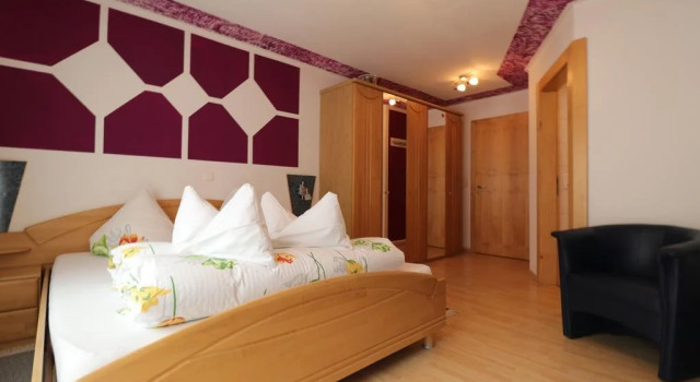 Gästehaus Possard, Book Hotel Hoteller i Tyrol med parkering, Parkering