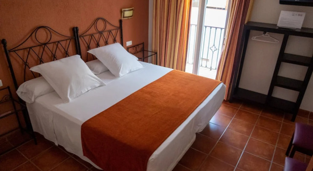 Двухместный номер Superior с балконом и с видом на город Hostal Jayma