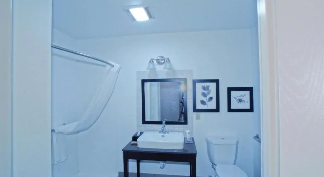 Четырёхместный номер Standard Country Inn & Suites by Radisson, Greenfield, IN