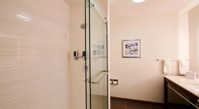Двухместный номер Standard Four Points by Sheraton Cleveland-Eastlake