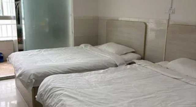 Кровать в общем номере (мужской номер) 100 Inns (Shenzhen Guanlan Foxconn)