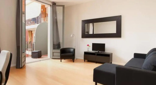 Modern Quiet Flat With A Large Balcony, Забронировать Отель Эшампле Барселона, рядом с Jove Regina Theatre