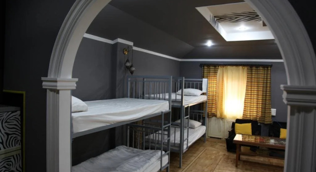 Zebra Hostel & Tours, Book Hostel / Vandrerhjem Jerevan Armenien