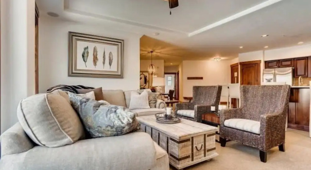 Номер Standard Crystal Peak Lodge 3 Bedroom Ski in, Ski out Slopeside Condo at the Base of Peak 7