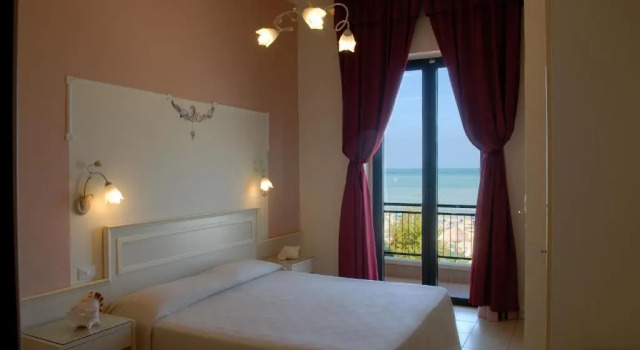 Двухместный номер Standard с балконом и с видом на море Hotel Cirillo