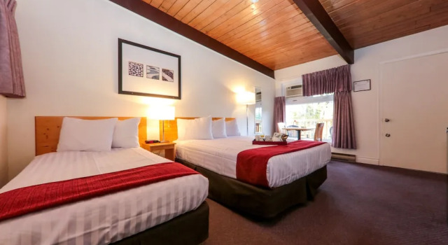 Четырёхместный номер Deluxe Lakeview Motel