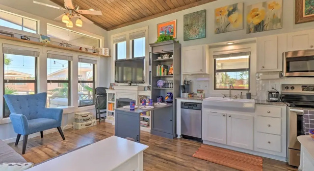 Коттедж c 1 комнатой Upscale Tiny Home - Boho-chic Austin Getaway!