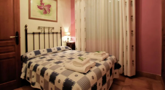 Rustic House With Swimming Pool, Beautifully Situated in Priego de Còrdoba, Забронировать Отель Приего-де-Кордова 